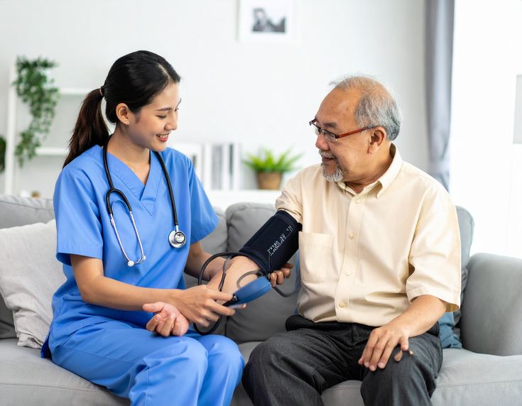 Chăm sóc người cao tuổi tại bệnh viện Bình Thuận