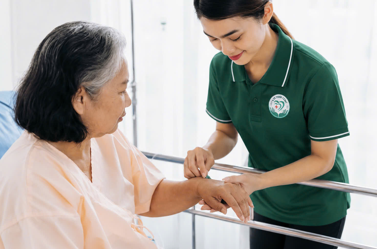 DỊCH VỤ CHĂM SÓC TOÀN DIỆN CHO BỆNH NHÂN VÀ NGƯỜI CAO TUỔI