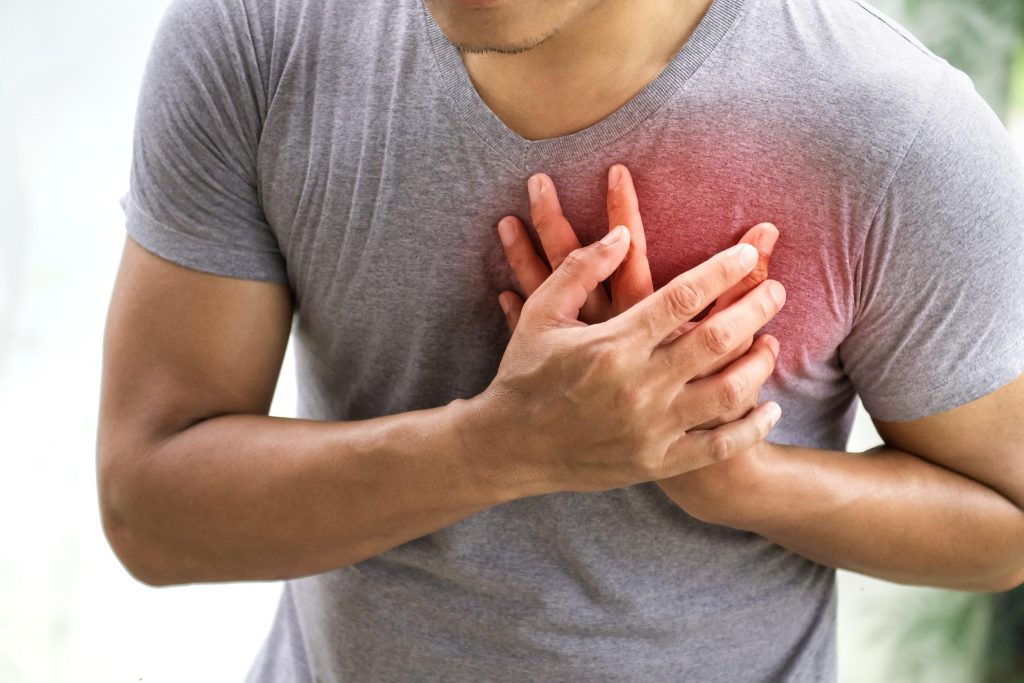 Đau Ngực Đột Ngột Nên Làm Gì? 7 Dấu Hiệu Nguy Hiểm Không Nên Chủ Quan